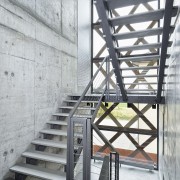 beton na klatce schodowej